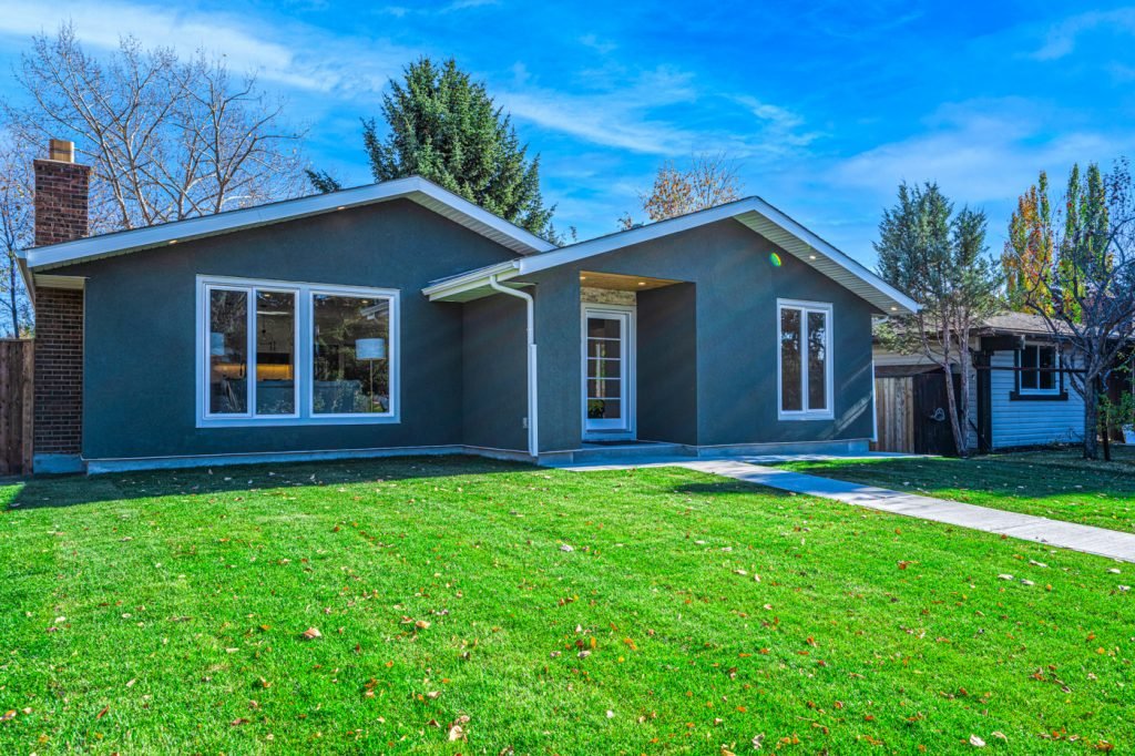 944 Parkvalley Way SE