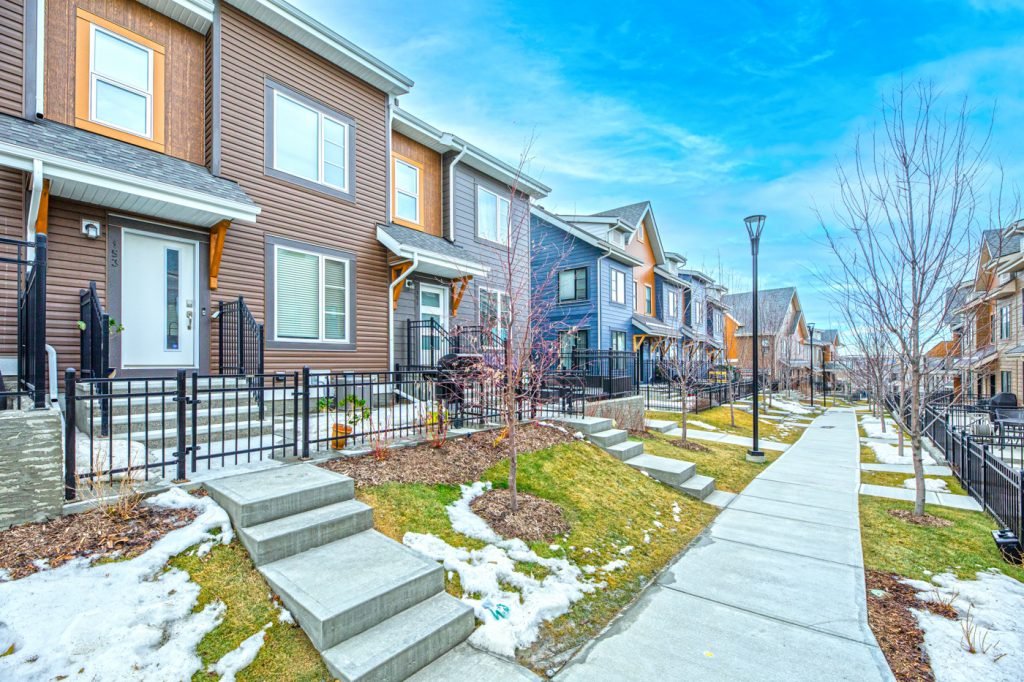 153 Livingston Common NE