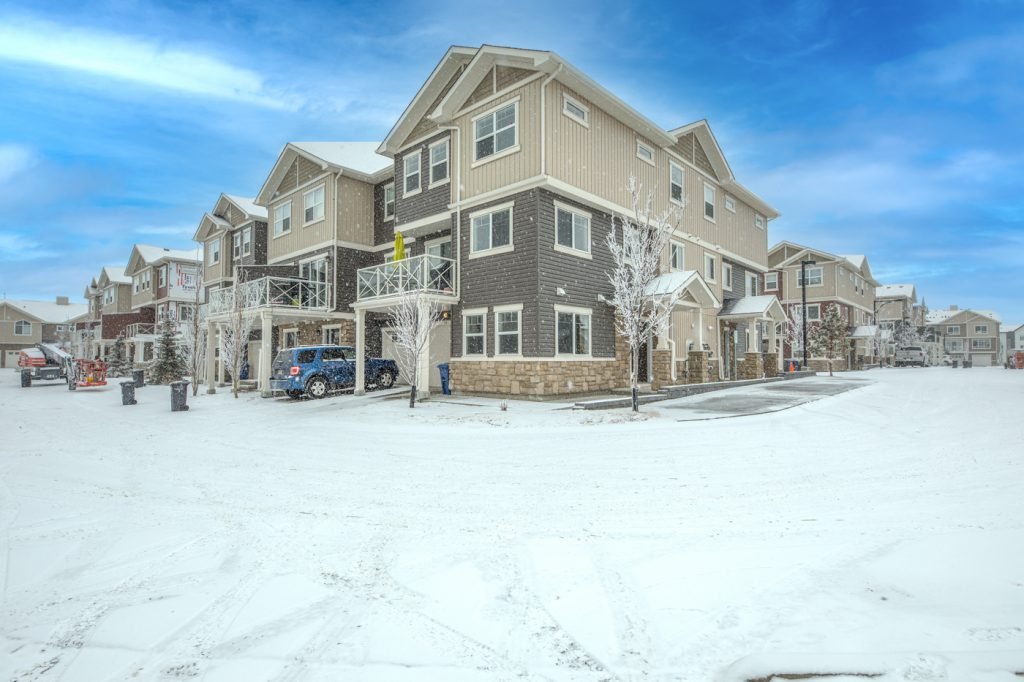 905 Skyview Ranch Grove NE